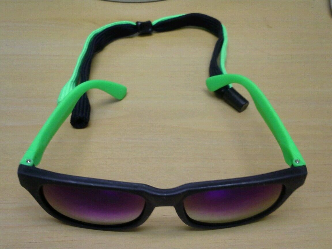 Malibu Cigarettes Green Plastic Sunglasses w matching keepers