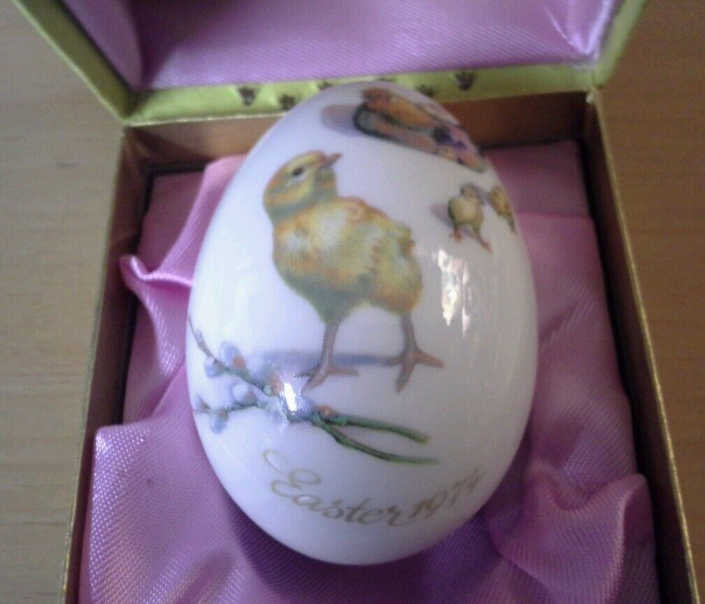 ROYAL BAYREUTH 1974 PORCELAIN EASTER EGG TETTAU GERMANY BABY CHICKS