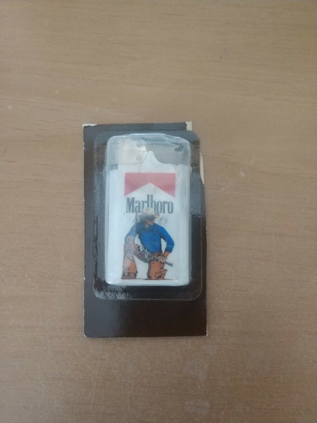 Marlboro Cigarettes Kneeling Marlboro Man Disposable Lighter In Unopened package