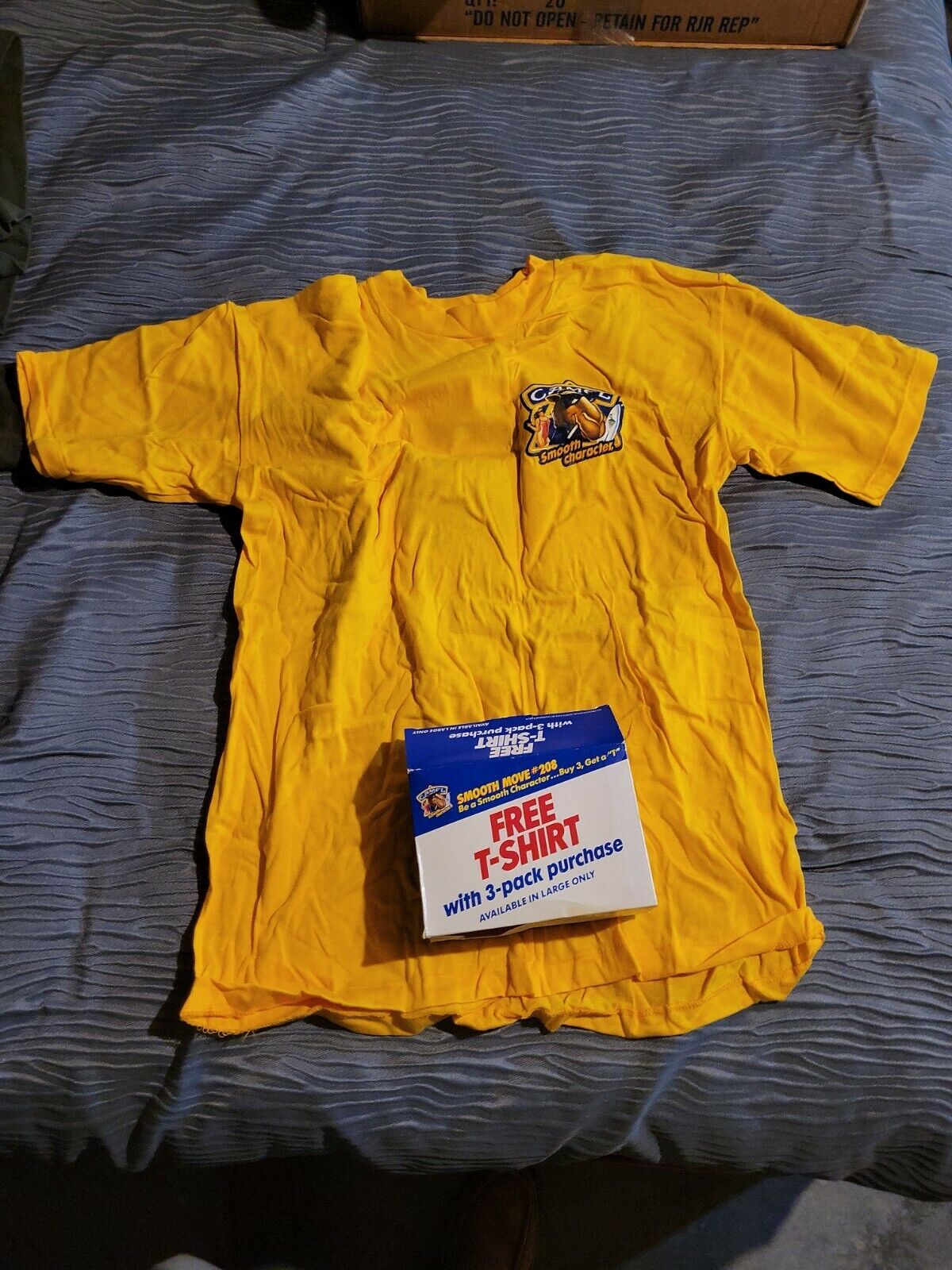 Camel Cigarettes  Smooth Character Yellow T-Shirt  Large N.I.B.