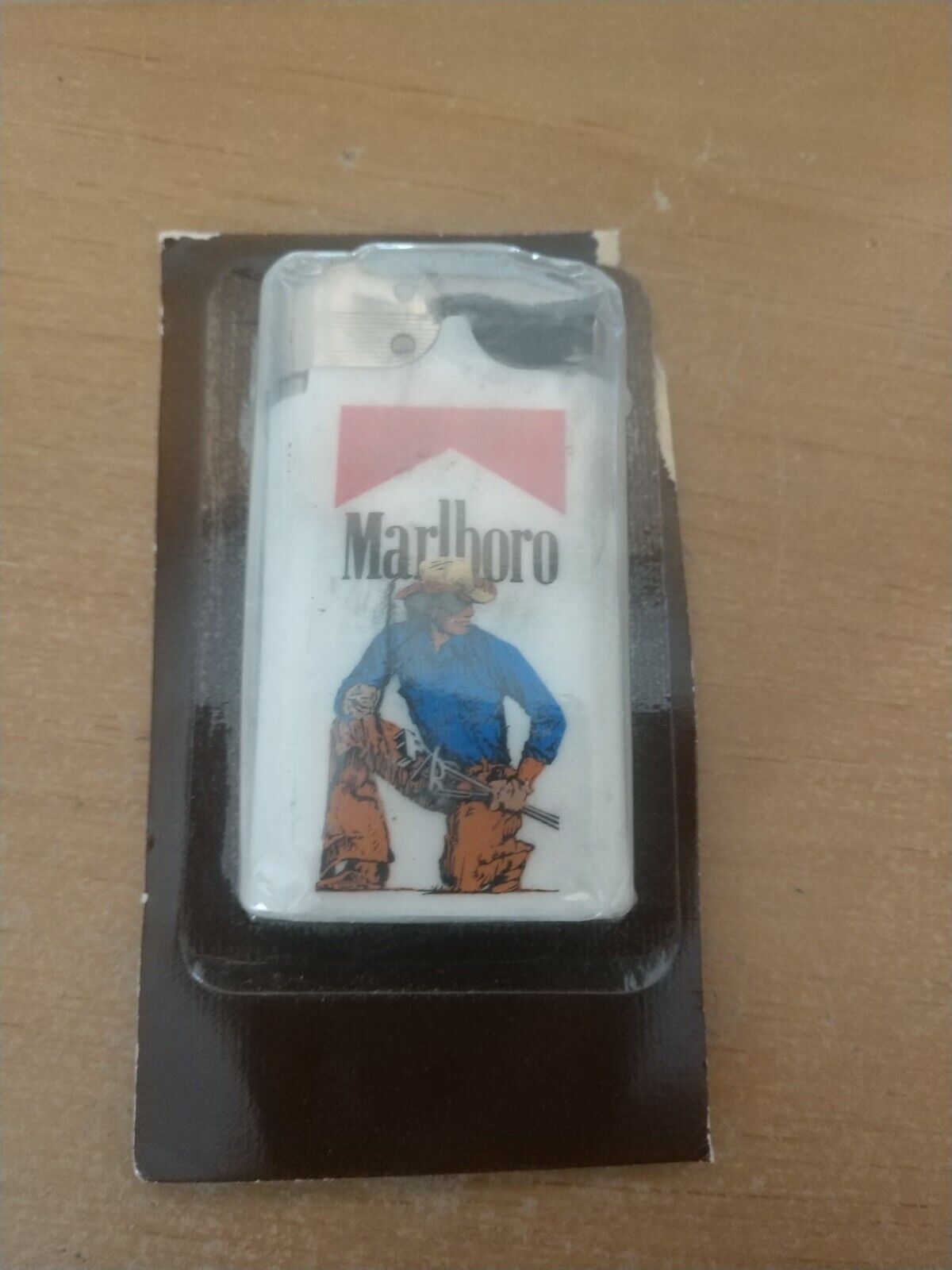 Marlboro Cigarettes Kneeling Marlboro Man Disposable Lighter In Unopened package